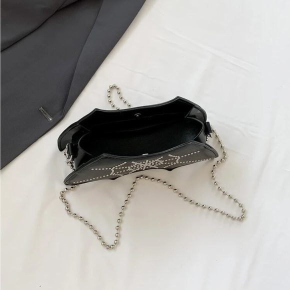Bat Shaped Fashion Chain
Shoulder Bag - Picture 4 of 5